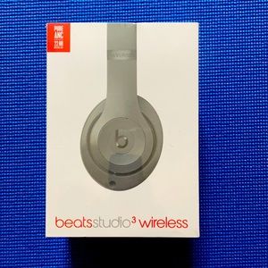 Brand new BeatsStudio3 Headphones